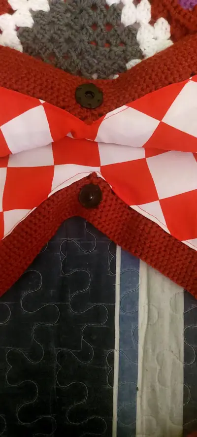 Bolso tejido a crochet multicolor con diseño único - miniatura 3