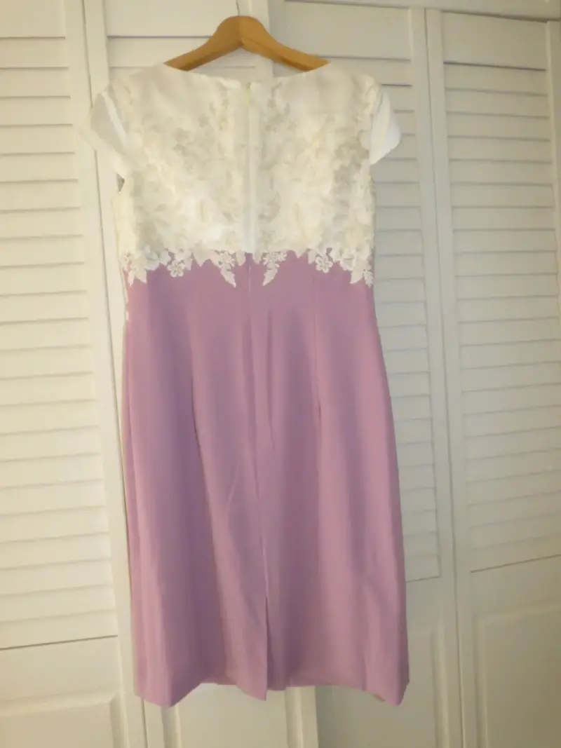 Vestido de fiesta lila suave con chaqueta blanca - 3