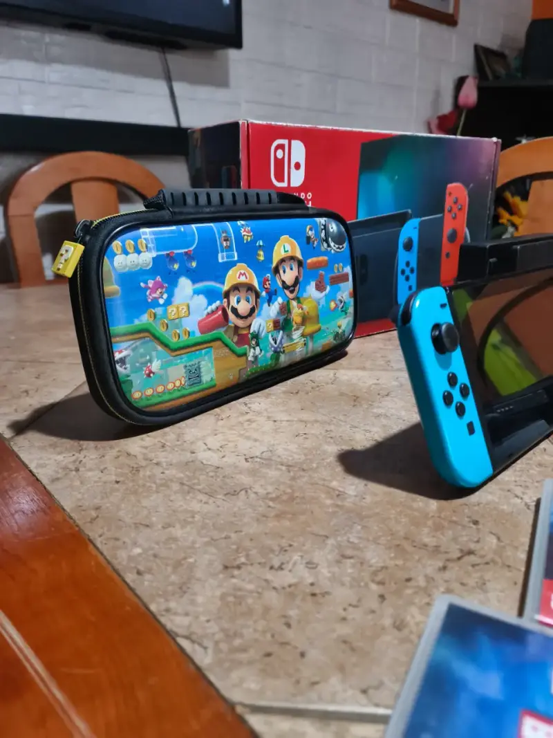 Nintendo Switch con juegos + accesorios - 2