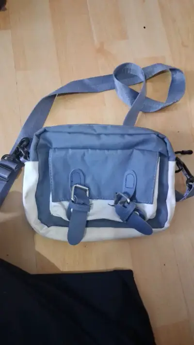 Bandolera azul y blanca con hebillas - miniatura 1