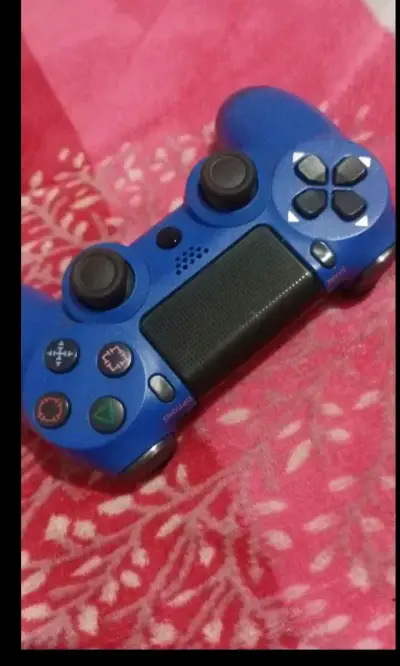 Control inalámbrico azul para PS4 en buen estado - miniatura 2