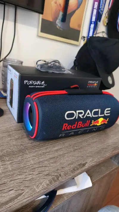Parlante portátil Oracle Red Bull Racing con luces - miniatura 1