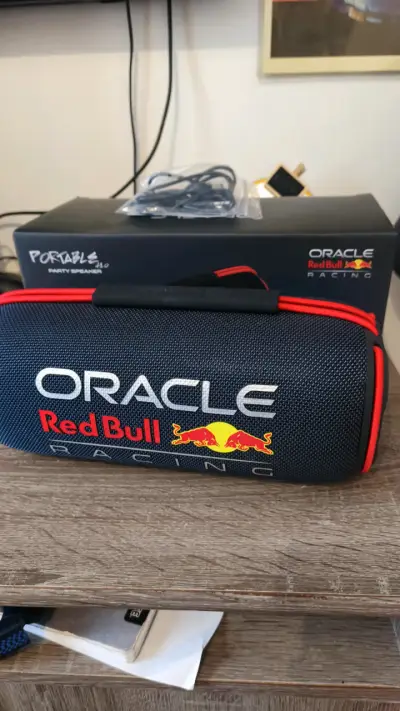Parlante portátil Oracle Red Bull Racing con luces - miniatura 2