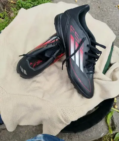 Zapatillas de fútbol Adidas - miniatura 1