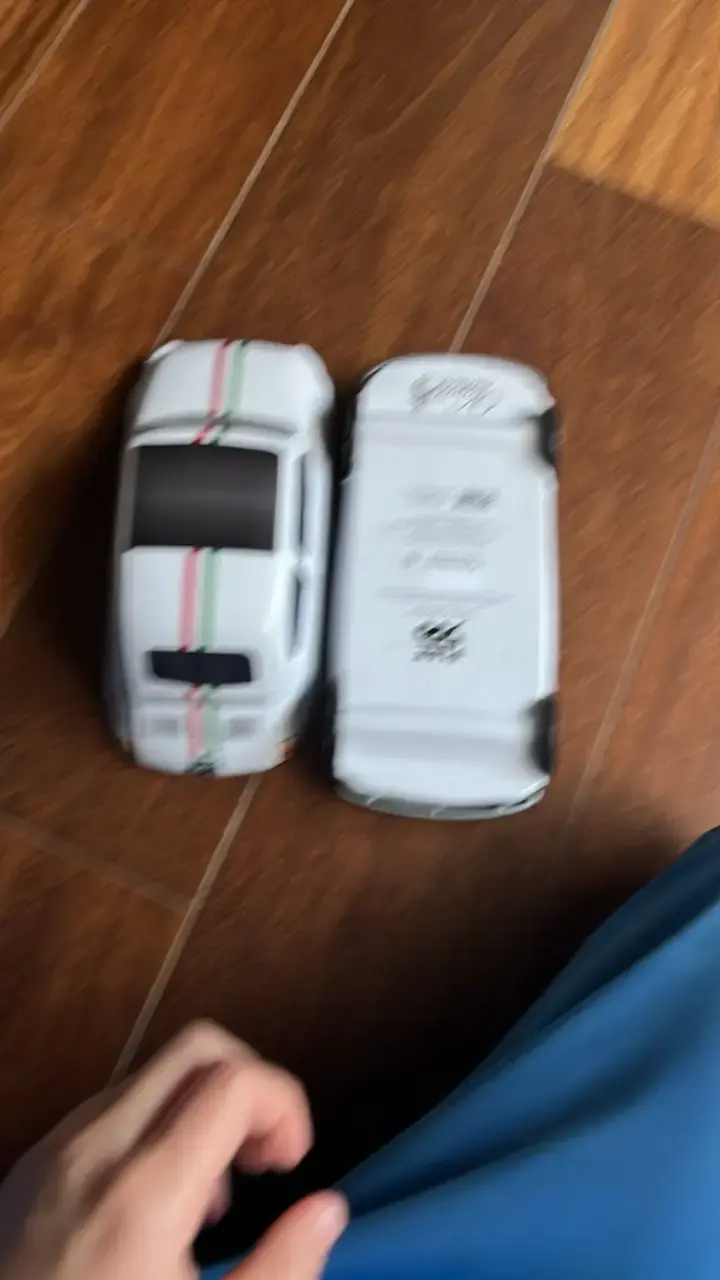 Caja metálica en forma de auto clásico - 2