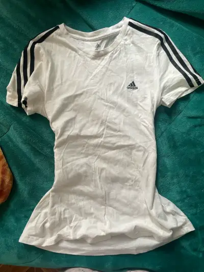 Polera deportiva blanca Adidas con franjas negras - miniatura 1