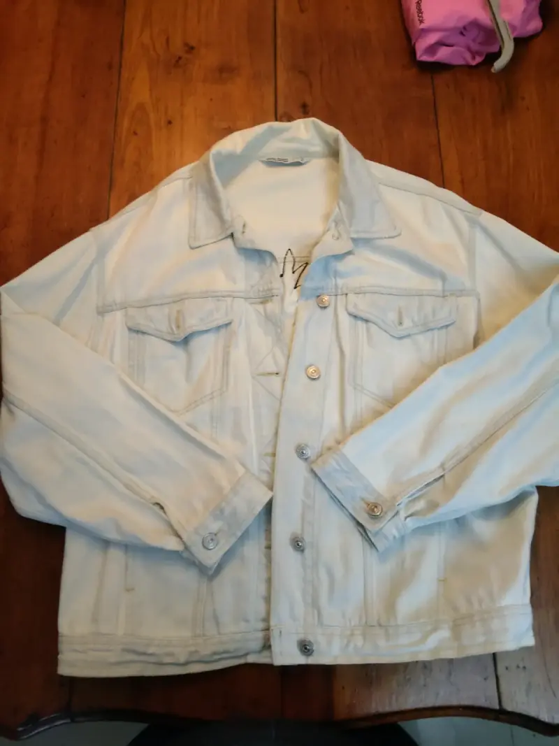 Chaqueta de mezclilla blanca con bordado de frutas - 1