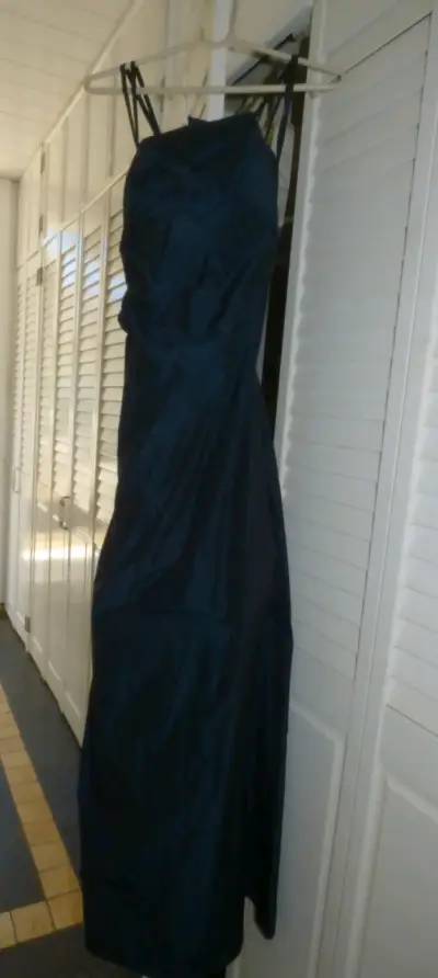 Vestido largo azul petroleo elegante para mujer - miniatura 1