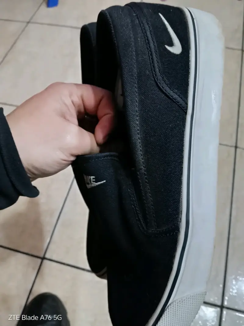 Zapatillas slip-on negras Nike en buen estado - 3