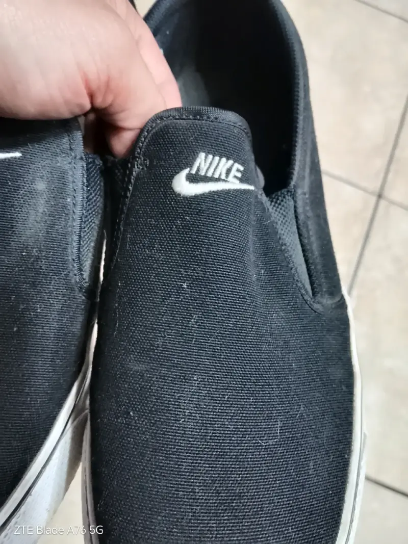 Zapatillas slip-on negras Nike en buen estado - 4