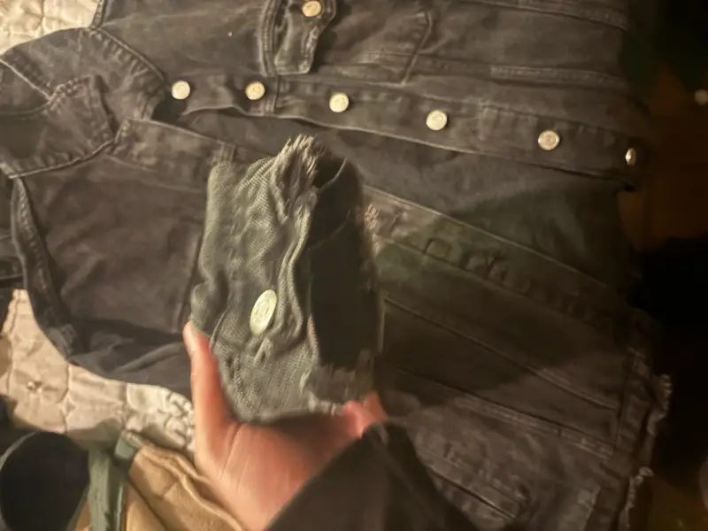 Chaqueta de mezclilla negra desgastada - 2