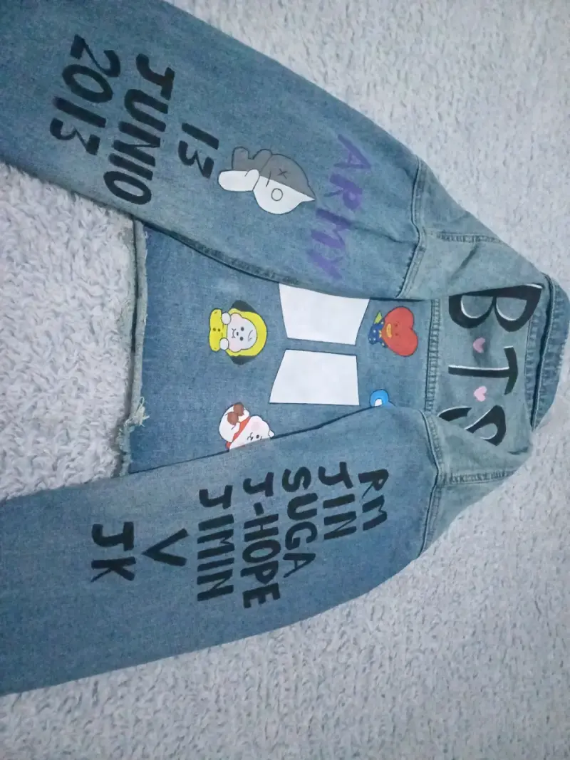 Chaqueta de mezclilla BTS con diseño personalizado - 3