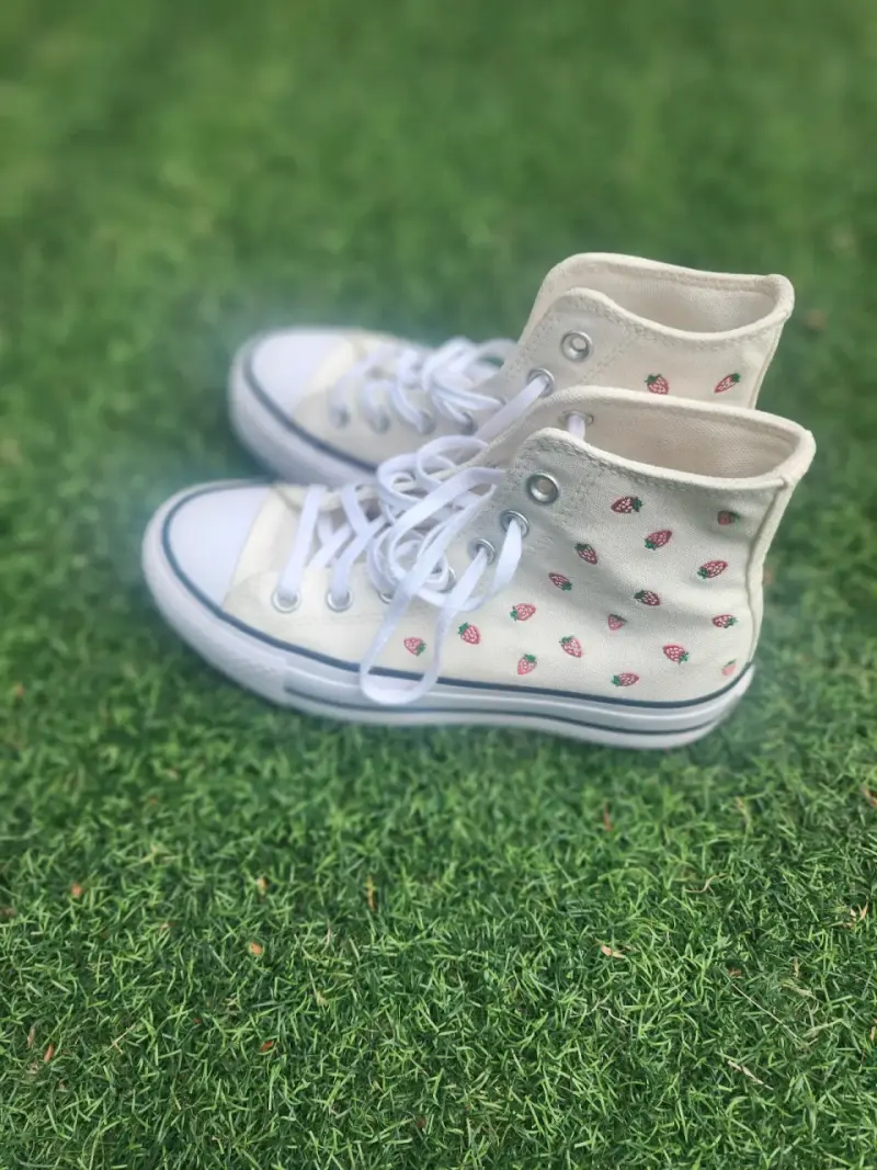 Zapatillas Converse All Star blancas con diseño d - 4