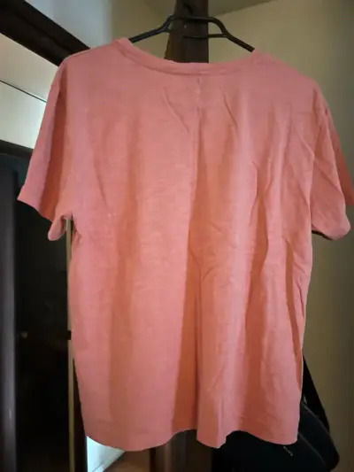 Polera Guess rosa con logo frontal - miniatura 2