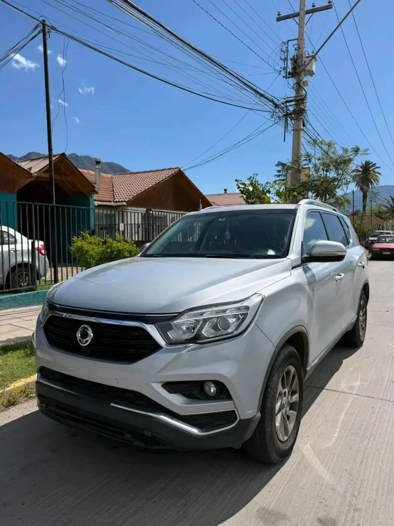 SUV SsangYong Rexton 2018 en buen estado - 2