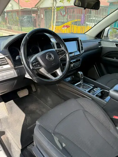 SUV SsangYong Rexton 2018 en buen estado - miniatura 6