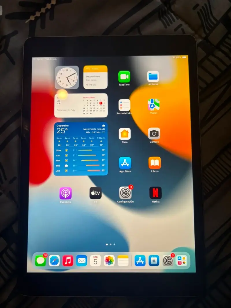 iPad con teclado y funda protectora + Apple Pencil - 1