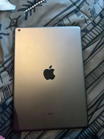 iPad con teclado y funda protectora + Apple Pencil - miniatura 4