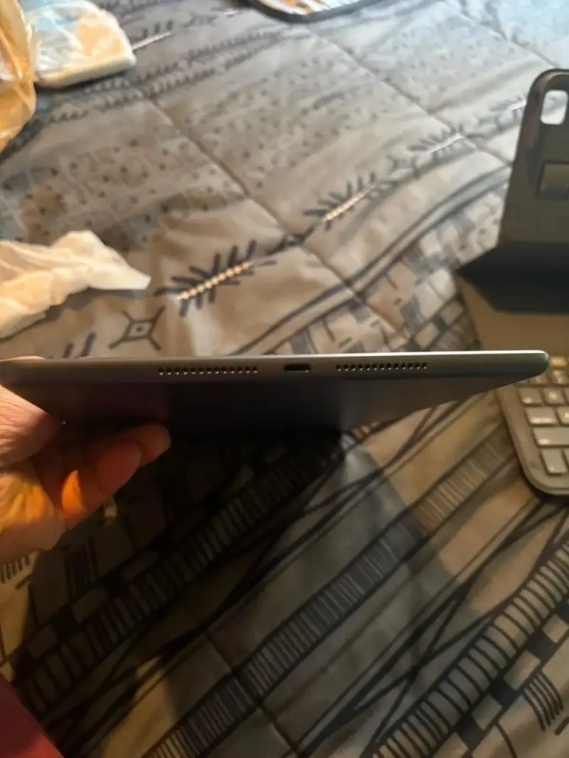 iPad con teclado y funda protectora + Apple Pencil - 5