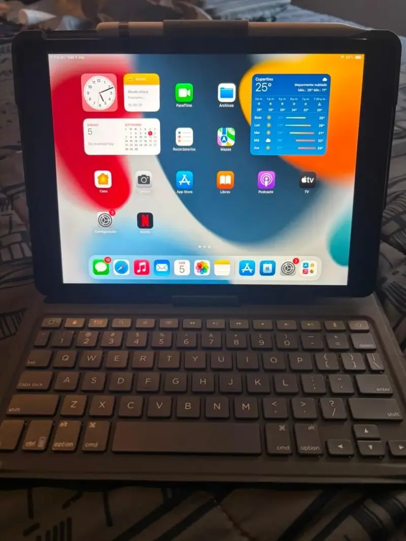 iPad con teclado y funda protectora + Apple Pencil - 2
