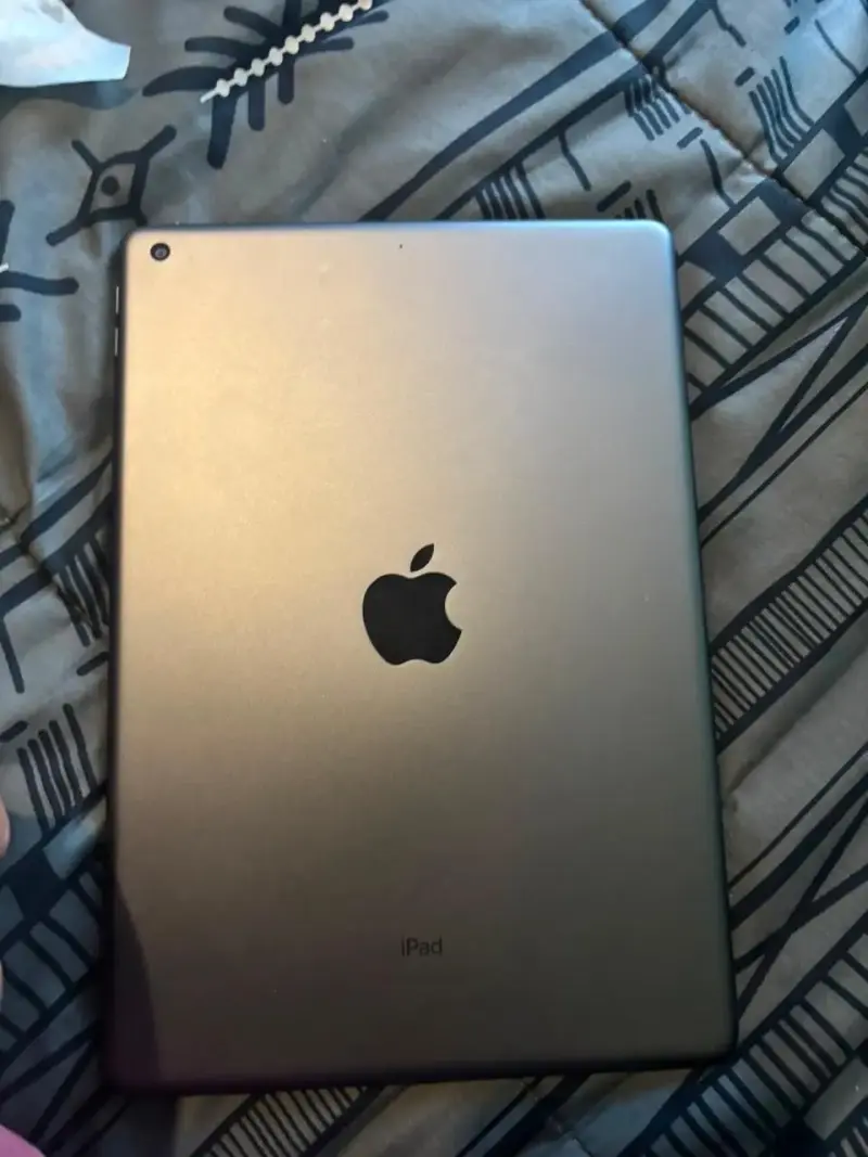iPad con teclado y funda protectora + Apple Pencil - 4