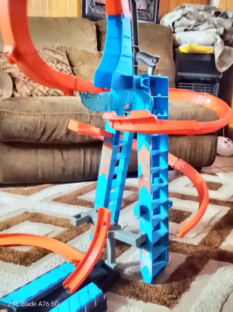 Pista de autos Hot Wheels con loopings y rampas - 3