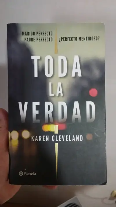 Libro 'Toda la Verdad' de Karen Cleveland - miniatura 1
