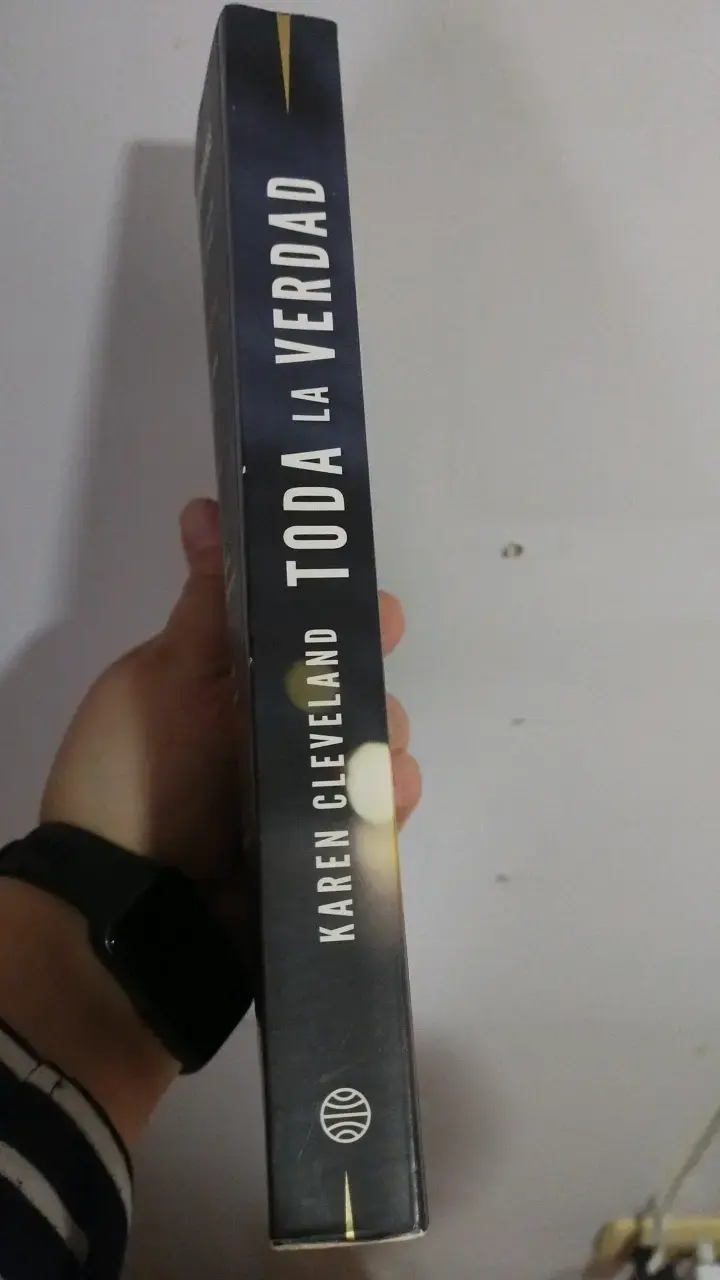 Libro 'Toda la Verdad' de Karen Cleveland - 3