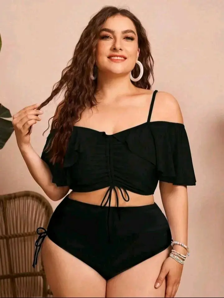 Bikini negro con volantes para mujer