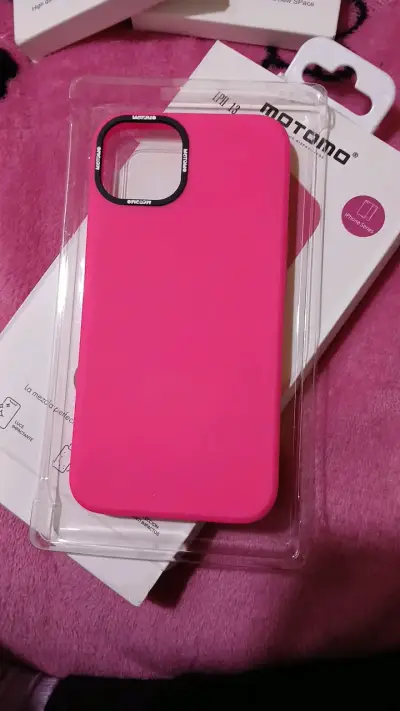 Funda de silicona rosa para iPhone 13 Motomo - miniatura 2