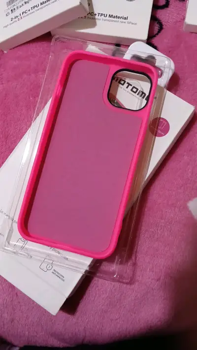 Funda de silicona rosa para iPhone 13 Motomo - miniatura 3