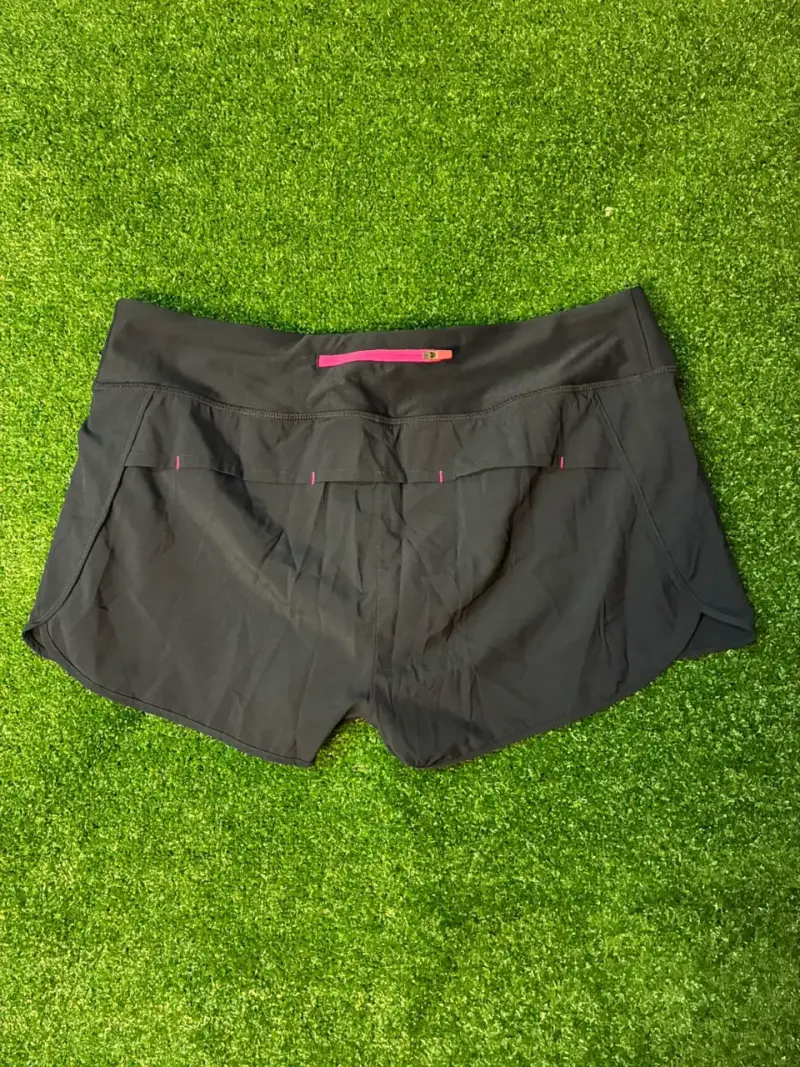 Shorts deportivos negros para mujer - 4
