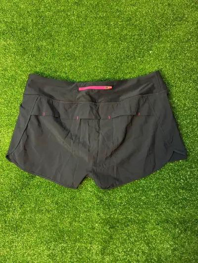 Shorts deportivos negros para mujer - miniatura 4