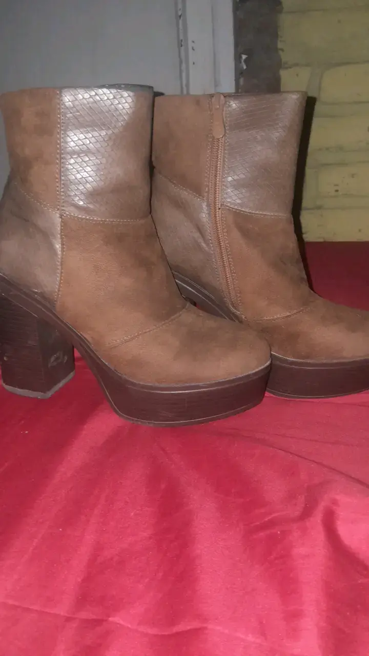 Botines de cuero marrón con plataforma