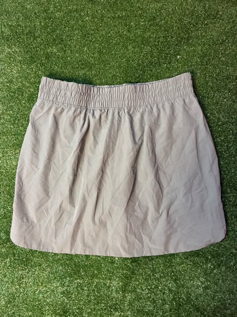 Falda corta beige para mujer - 3