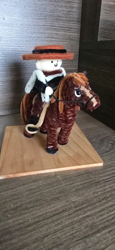 Figura de huaso chileno en caballo de lana - miniatura 2