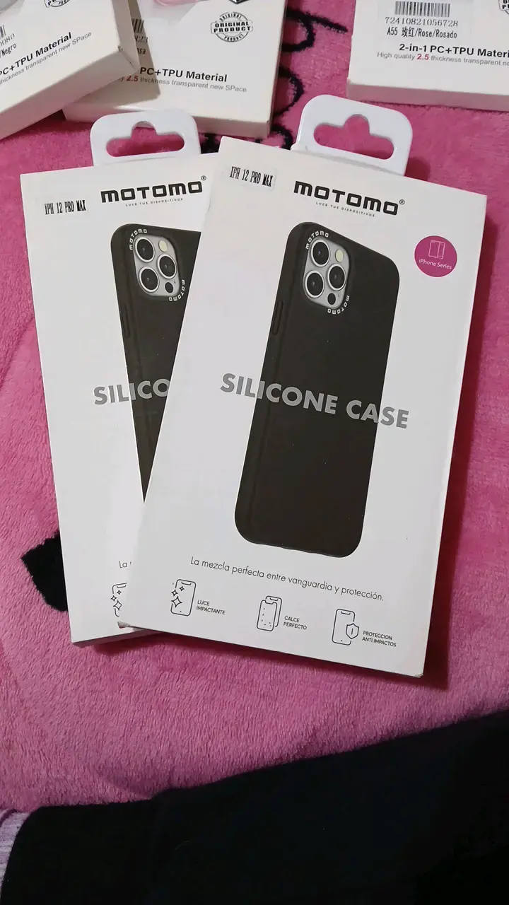 Funda de silicona negra para iPhone 12 Pro Max Motomo - 1