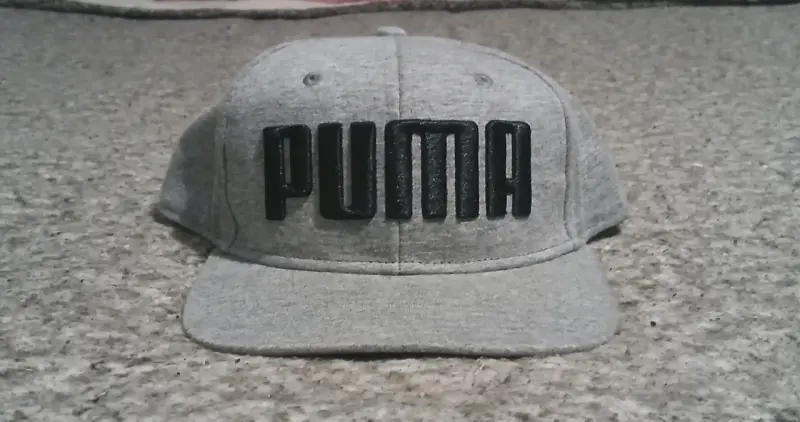 Gorra gris Puma con logo bordado - 1