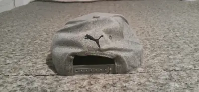 Gorra gris Puma con logo bordado - miniatura 2