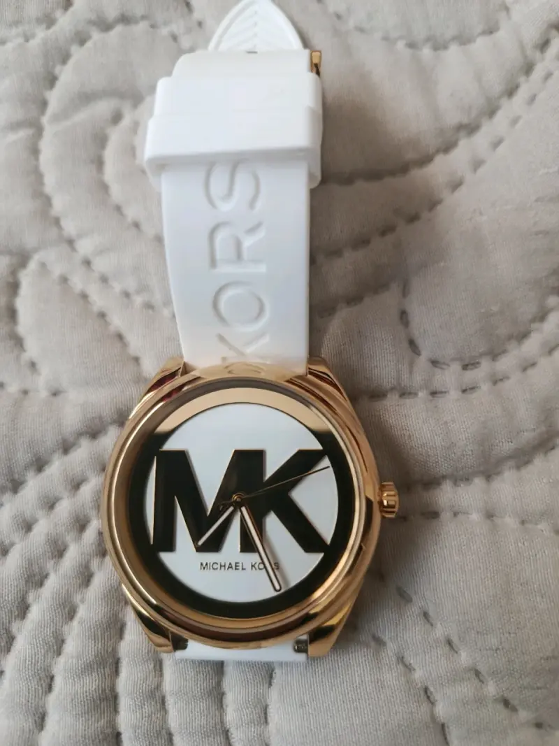 Reloj Michael Kors dorado con correa blanca - 2