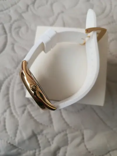Reloj Michael Kors dorado con correa blanca - miniatura 4