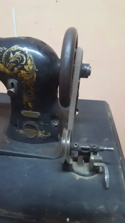 Máquina de Aparadora Antigua Singer con Mesa - miniatura 3