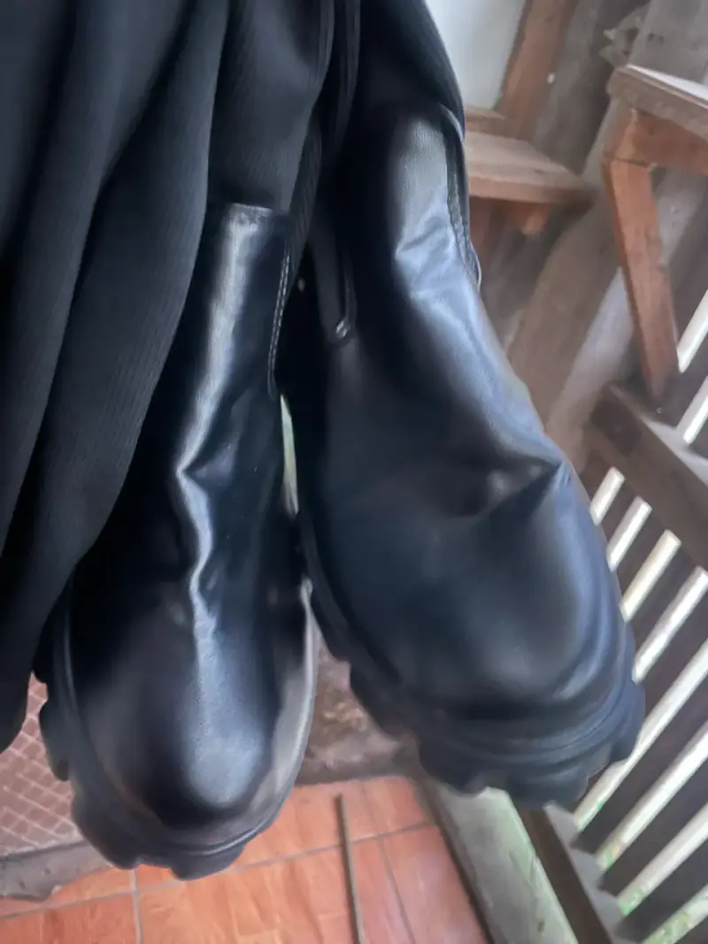Botas negras altas con cierre lateral - 3
