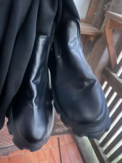 Botas negras altas con cierre lateral - miniatura 3