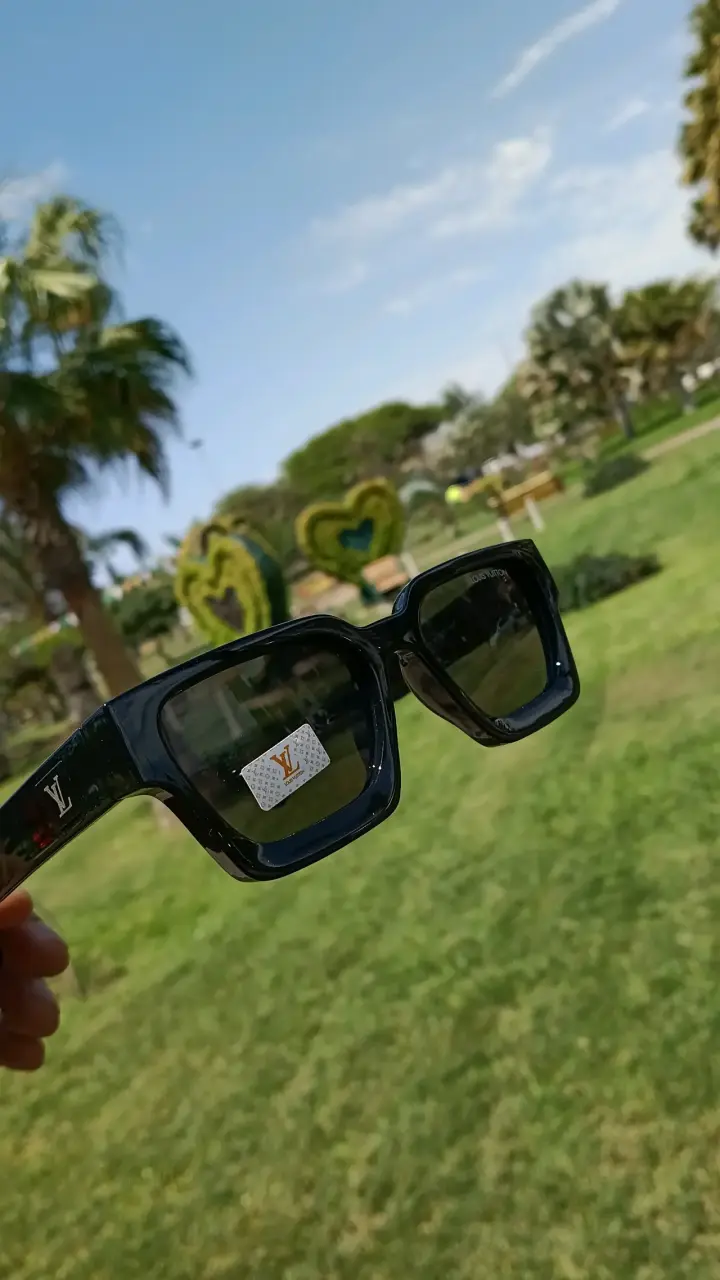 Gafas de Sol Louis Vuitton Negras - 1