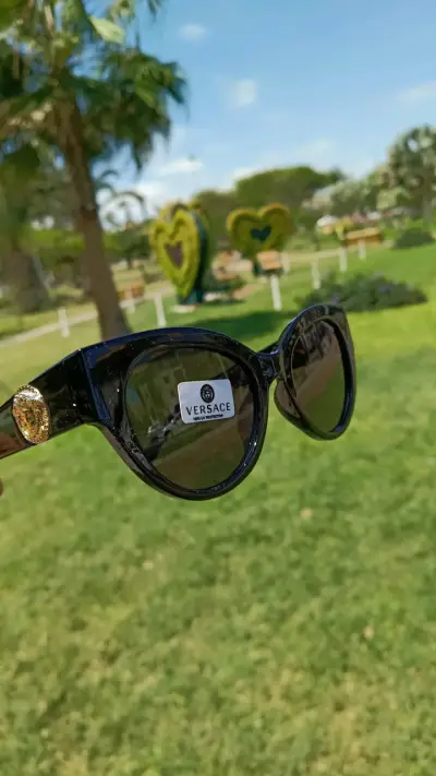 Gafas de Sol Versace Negras con Protección UV - miniatura 1