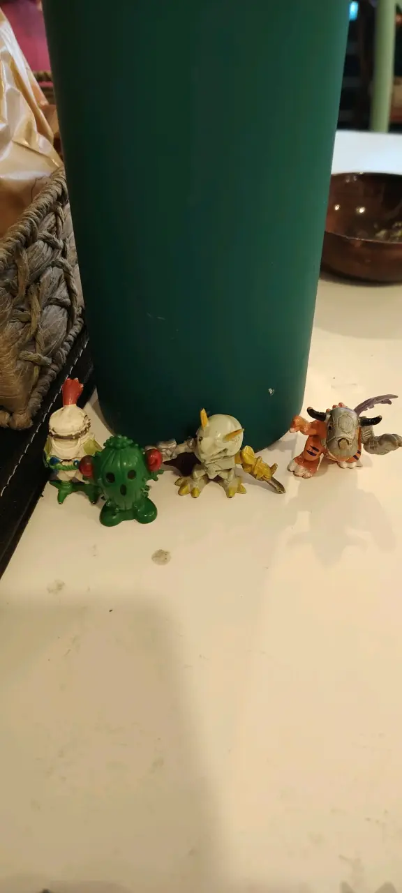 Lote de figuras Digimon - 3