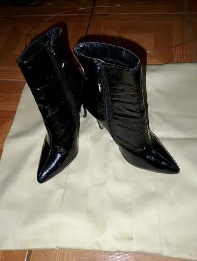 Botines de cuero negro con tacón alto - miniatura 1