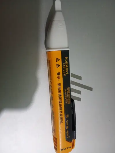 Detector de voltaje Fluke VoltAlert 1AC-C2 II - miniatura 1