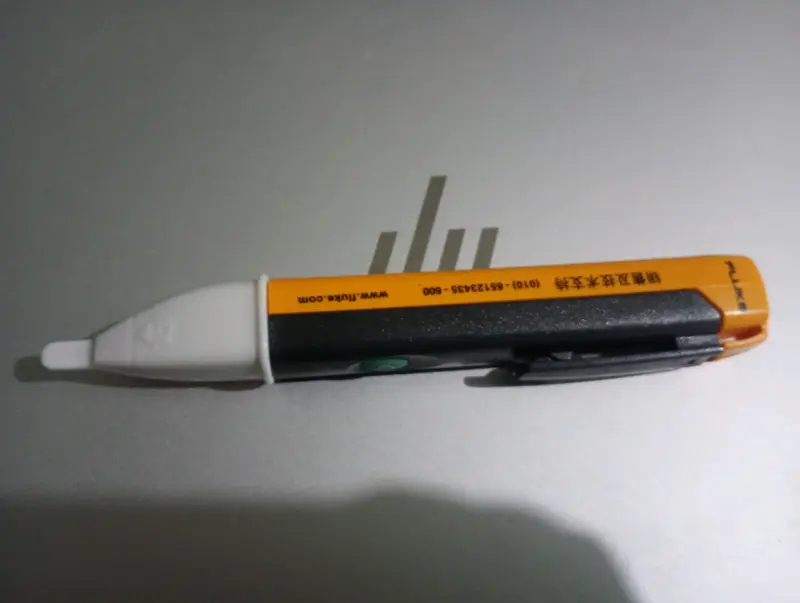Detector de voltaje Fluke VoltAlert 1AC-C2 II - 2